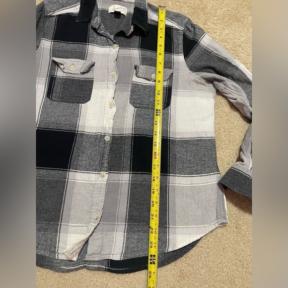Size Small Universal Thread flannel - Picture 5 of 7